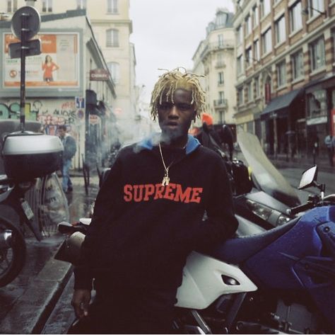 Supreme Sweater, Ian Connor, Old School Aesthetic, Film Camera Photography, Camera Shy, Paris Photography, Streetwear Men Outfits, Black Girls Hairstyles, Photography Inspo