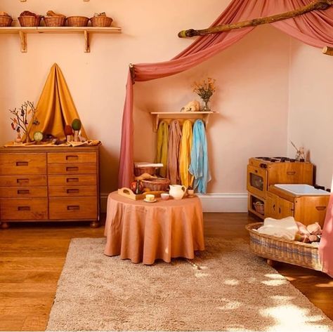 Waldorf Bedroom, Waldorf Playroom, Waldorf Classroom, Waldorf Preschool, Kids Play Spaces, Instagram Thoughts, Childrens Playroom, Beautiful Room, Keep Dreaming