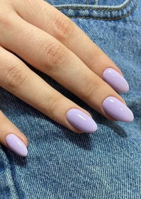 Lilac Lilac Nails Almond Shape, Nails Inspiration Lilac, Nail Ideas Light Purple, Nail Astethic, Pastel Lilac Nails, Light Purple Gel Nails, Purple Hoco Nails, Light Purple Nail Ideas, Lilac Gel Nails