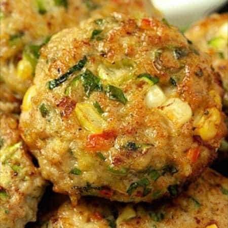 Chicken, Zucchini and Fresh Corn Burgers - move over burgers, these are fabulous and so much healthier! Corn Burger, Zucchini Burger, Greek Yogurt Sauce, Make Greek Yogurt, Homemade Flour Tortillas, Chicken Zucchini, Savory Chicken, Vegetable Seasoning, Ground Chicken