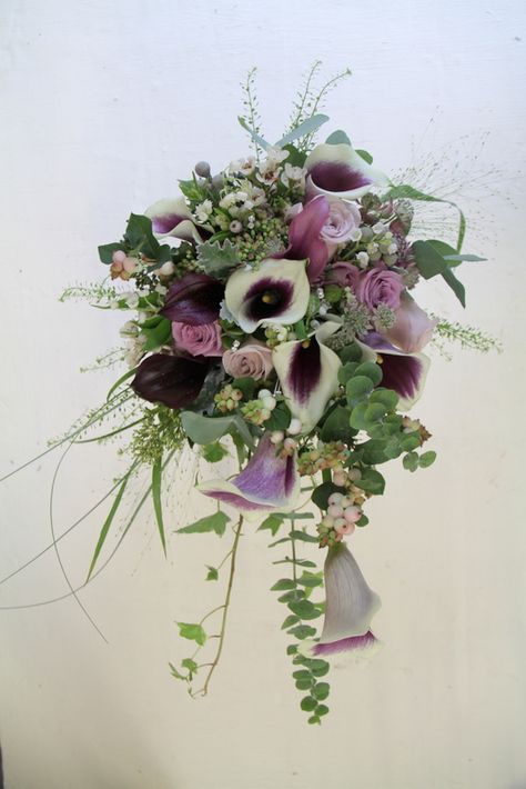 The Flower Magician: Deep Purple & Mulberry Shades Autumn Bridal Bouquet Plum Bouquet, Autumn Bridal Bouquet, Wedding Flowers Purple, Purple Fall Wedding, Berry Bouquet, Crystal Cake Stand, Autumn Bridal, Purple Wedding Bouquets, Purple Wedding Theme