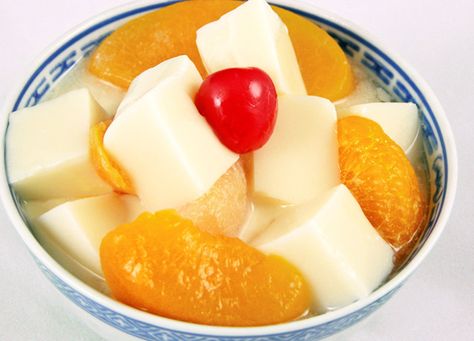 Almond Jelly Almond Tofu, Almond Jelly, Asian Dessert, Tofu Recipe, Chinese Dessert, Refreshing Desserts, Jelly Recipes, Fruit Jelly, Cocktail Desserts