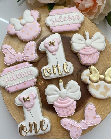 Rolling In The Dough AZ- Custom Cookies Az - Az Cookier (@rollinginthedoughaz) | Instagram Minnie Mouse Birthday Cookies, Mini Mouse 1st Birthday, Flora Disney, 1st Birthday Cookies, Mouse Cookies, Mickey First Birthday, Minnie Mouse Cookies, Minnie Mouse Birthday Party Decorations, First Birthday Cookies