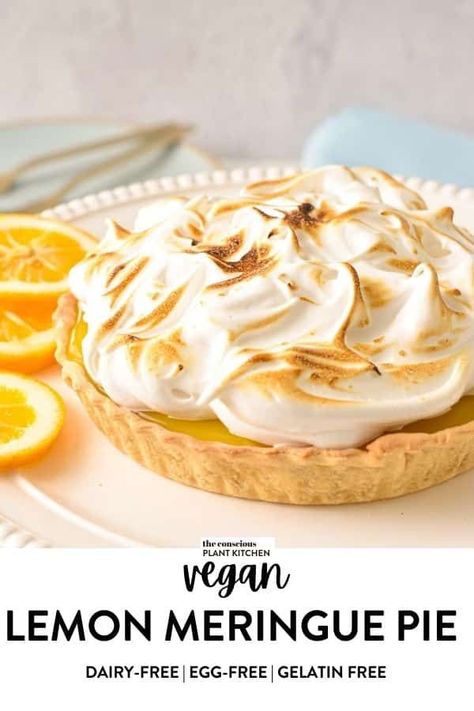 Flaky pie crust, buttery, tangy lemon filling topped with gold-tipped meringue, this vegan lemon meringue pie is just the perfect vegan dessert for any occasion. Vegan Lemon Meringue Pie, Vegan Lemon Meringue, Lemon Meringue Pie Easy, Best Lemon Meringue Pie, Vegan Lemon Curd, Tarte Vegan, Vegan Meringue, Dessert Oreo, Lemon Pie Filling