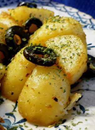 Roast Potatoes With Olives Recipe - Food.com  Not Good - too much garlic, potatoes still hard after cooking time, too much oil Portuguese Potatoes, Vegetarian Bake, Olive Recipes, Portuguese Cuisine, Roast Potatoes, Portuguese Recipes, Potato Dishes, Veggie Dishes, Vegetable Dishes