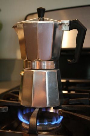 Can't wait to make espresso with my Danish moka :) Kaffe Humor, Best Espresso Machine, Italian Espresso, Cappuccino Machine, Coffee Varieties, Coffee Press, Moka Pot, Best Espresso, Italian Coffee