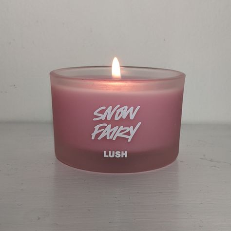 pink christmas candle Lush Snow Fairy Candle, Snow Fairy Lush Candle, Snow Fairy Candle, Lush Candles, Fairy Candle, Pretty Candles, Smelling Candles, Love On Ice, Fairy Candles