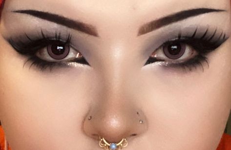 Goth Smoky Eyes, Emo Acrilyc Nails, Black Quince Makeup Looks, Formal Gothic Makeup, Dark Makeup Looks Aesthetic, Goth Birthday Makeup, Goth Homecoming Makeup, Goth Eye Looks, Goth Looks Makeup