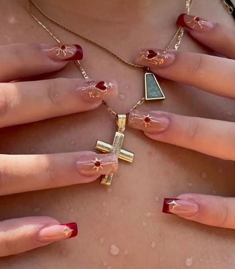 Red Silver And Gold Nails, Gold With Red Nails, Red Gold Nails Short, Creative Red Nails, Sagrado Corazon Nails, Red And Gold Birthday Nails, Short Square Red Nail Designs, Red Square Nail Designs, Red And Gold Nails Square