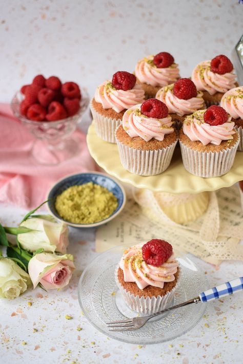 Raspberry Pistachio Cupcakes, Raspberry And Pistachio, Cupcake Flavours, Pistachio Cake Recipe, Raspberry Pistachio, Pistachio Cupcakes, Call Me Cupcake, Rose Cupcake, Spring Cupcakes