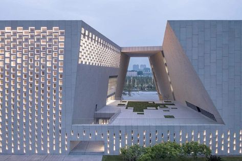 Museum Elevation, University Moodboard, Museum Plan, Architecture Design Studio, Innovation Center, Facade Material, Studios Architecture, Concrete Forms, Zhengzhou