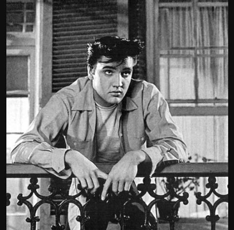 . Elvis Wallpaper, Simon And Garfunkel, King Creole, Elvis Presley Movies, Elvis Presley Images, Young Elvis, Van Morrison, Elvis Presley Pictures, Elvis And Priscilla