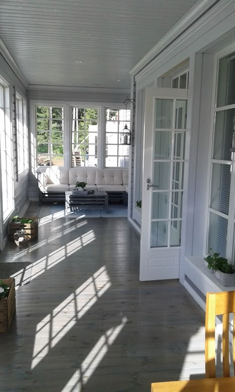 Barndominium Porch, Enclosed Sunroom Ideas, Closed In Porch, Small Sunroom, Metal Barn Homes, Screened Porch Designs, Sunroom Addition, Porch Remodel, Porch Floor