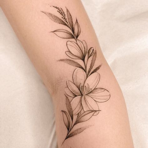 Tropical Flower Fine Line Tattoo, Horizontal Tattoos For Women, Linework Flower Tattoo, Flower Side Tattoo, Lower Arm Tattoos, Side Hand Tattoos, Lillies Tattoo, Floral Tattoo Shoulder, App Filter