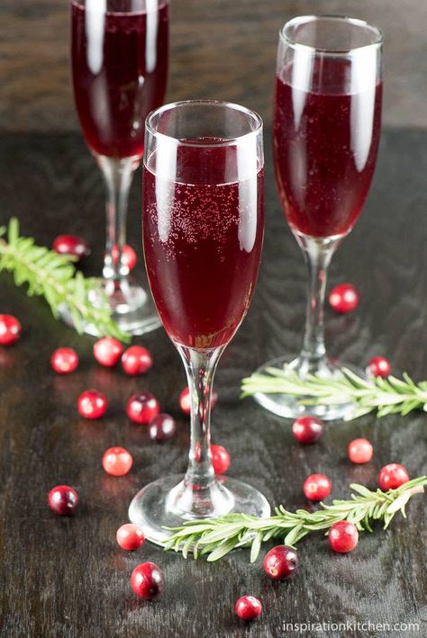 Winter Cocktail Recipes, Pomegranate Mimosa, Prosecco Cocktail Recipes, Cranberry Mimosa, Mimosa Cocktail, Winter Cocktails Recipes, Raspberry Mojito, Winter Cocktail, Mimosa Recipe