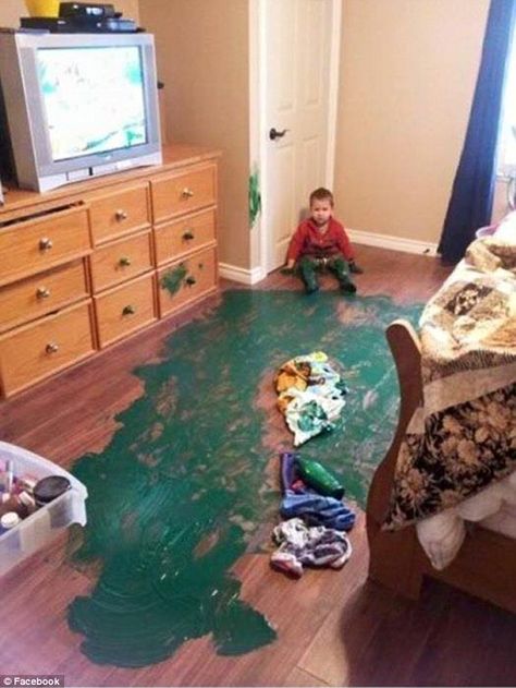 Green with envy: One toddler decided that sliding around in green paint was a very good id... Parenting Photos, Dump A Day, Worst Day, Parenting Memes, Parenting Humor, Having A Bad Day, On The Floor, Funny Babies, Funny People