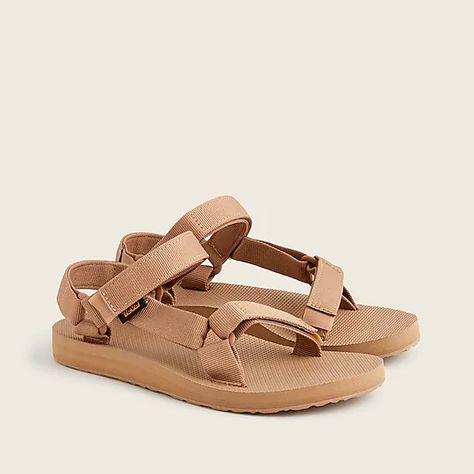 Tan Teva Sandals Outfit, Teva Sandals Outfit, Chocolate Clothes, Event Shoes, Teva Original Universal, Madewell Style, Teva Sandals, Sandals Outfit, Sandals For Women