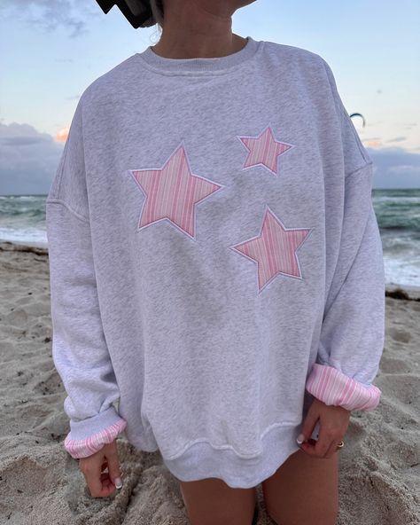 NEW💗 this might be the highest quality piece you’ll ever own. Fabric is lined with the cutest striped pattern inside ☁️ Sewed Sweatshirt, Stylish Outfits For Teens, Cute Clothes For Teenagers, Beaded Sweatshirt, Detailed Fashion, Star Sweatshirt, Luxury Paints, Aesthetic Hoodies, Preppy Vibes