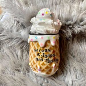 DIY Tumbler Tips: How to Make Sundae Tumbler Toppers - Counter Culture DIY Ice Cream Tumbler Topper, Faux Ice Tumbler, Small Tumbler Cup Ideas, Tumbler Techniques, Personalized Cups Diy, Ice Cream Tumbler, Cup Toppers, Cup Sayings, Tumbler Toppers