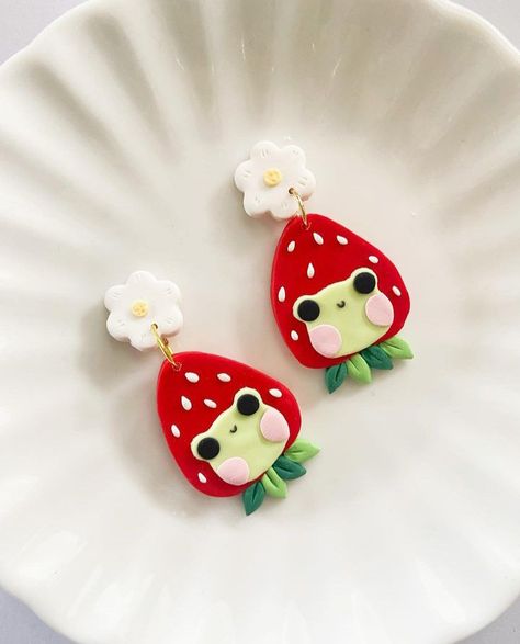 Polymer Clay Kawaii Earrings, Cute Froggy, Earrings Strawberry, Frog Earrings, Strawberry Earrings, Clay Keychain, Polymer Clay Flower Jewelry, Diy Earrings Polymer Clay, Handmade Clay Jewelry