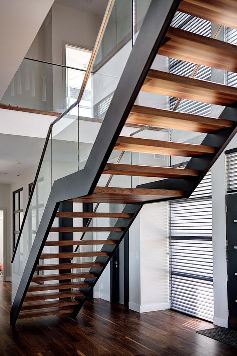 Single Stringer Staircase, Single Stringer Stairs, Metallic Staircase, Metal Staircase Design, Metal Staircase, Metal Stair Railing, Rustic Stairs, Modern Stair Railing, Glass Stairs