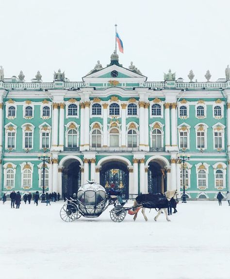 Winter Palace Russia, Russian Castle, Russian Palace, Winter Palace St Petersburg, Palace Aesthetic, Russian Palaces, The Hermitage Museum, The Winter Palace, Russia Winter