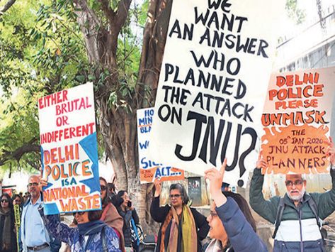 DELHI The members of Jawaharlal Nehru University Teachers Association (JNU) assembled in front of the Delhi Police headquarters on Monday protesting against the inaction regarding the violence by masked miscreants on the campus on January 5. Police Headquarters, Jawaharlal Nehru University, Delhi Police, Jawaharlal Nehru, Cold Storage, Telugu Movies, Top Trends, University, How To Plan