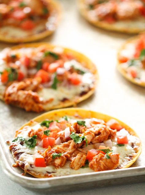 Bbq Chicken Tostadas, Tostadas Recipe, Chicken Tostadas, Six Sisters Stuff, Six Sisters, Dinner Healthy, Easy Lunch, Latin Food, Easy Lunches