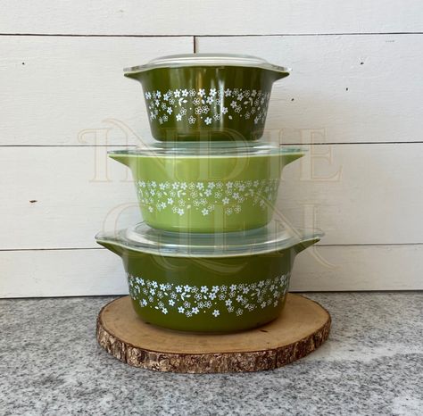 "Avocado green and a flower pattern are the epitome of retro or vintage style! Elegant and beautiful vintage Spring Blossom Pyrex round casserole set of six pieces for the lover of nostalgic dishes! This would be a wonderful Wedding, Anniversary or Birthday gift for someone you care about, or just for yourself!  Condition: These casserole dishes are in very good vintage condition. One or two scratches on the light green dish and just light spots of wear on the rims. Marginal wear on the handles. Pyrex Nails, Spring Blossom Pyrex, Crazy Daisy Pyrex, Daisy Pyrex, 1950s Aesthetic, Vintage Pyrex Patterns, Vintage Pyrex Dishes, Pyrex Dishes, Corelle Dishes