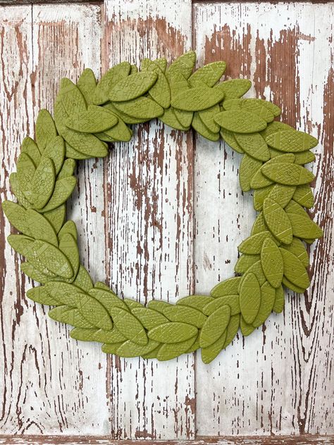 Wood Biscuit Crafts Diy, Christmas Wood Crafts Wreaths & Garlands, Wood Biscuit Christmas Tree, Wood Biscuits Crafts, Wood Biscuit Crafts, Wood Biscuit Wreath, Wood Flower Christmas Wreath, Biscuit Wreath, Barn Wood Crafts Wreaths & Garlands