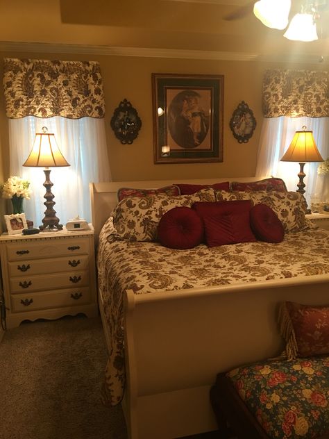 Anne With An E Bedroom Aesthetic, 1880s Bedroom Aesthetic, Prairie Bedroom Aesthetic, Small Living Room Lighting Ideas, Small Living Room Lighting, Country Victorian Decor, 80s House Interior, 90s Furniture, Victorian Bedroom With Antiqur Handbags