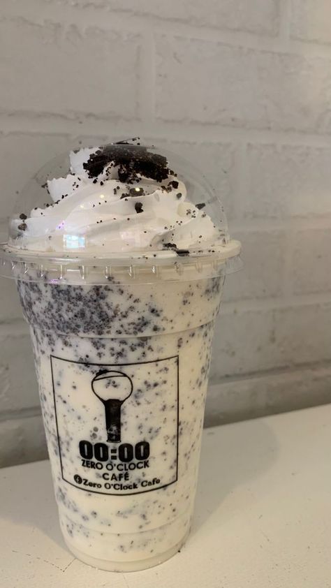 Cookies And Cream Frappe, Baking Tricks, Cookies And Cream Milkshake, Oreo Milkshake, Milkshake Recipe, Food Babe, Milkshake Recipes, Food Therapy, Cookies N Cream Cookies