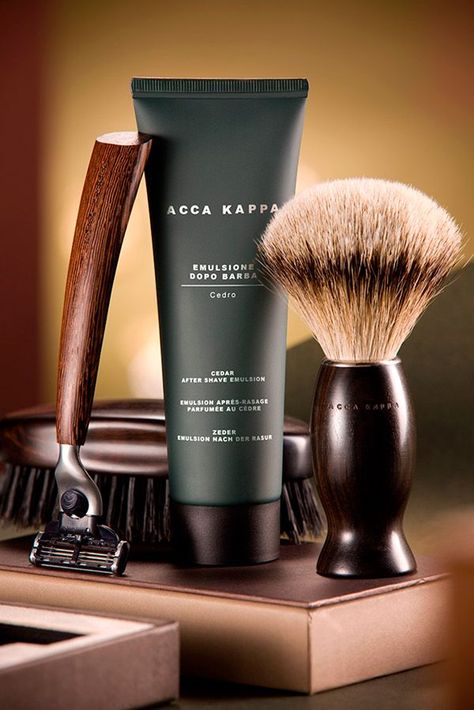 Photographic series made with cosmetic products, brand Acca Kappa, by Marcelo Ribeiro photographer. #MRibeiroPhoto #Cosmetic #Photo #Still #Men #Care Groomsmen Kit, Beard Grooming Kit, Groomsmen Gift Ideas, Beard Shaving, Acca Kappa, Pocket Comb, Groomsmen Gift Box, Barber Shop Decor, Male Grooming