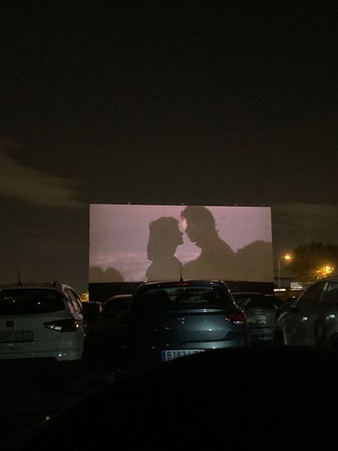 Car Movie Date Aesthetic, Feels Like A Movie Aesthetic, Movie Fan Aesthetic, Movie Drive In Aesthetic, Old Movie Couples, Drive In Movies Aesthetic, Movie Dates Aesthetic, Grease Wallpaper Aesthetic, Drive In Movie Date Aesthetic