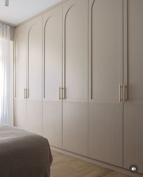 Painted Wardrobes, Dold Dörr, Wardrobe Shutter Design, Singapore Design, Wardrobe Colour, Sleek Interior, Wardrobe Design Modern, Shutter Designs, Wardrobe Door Designs