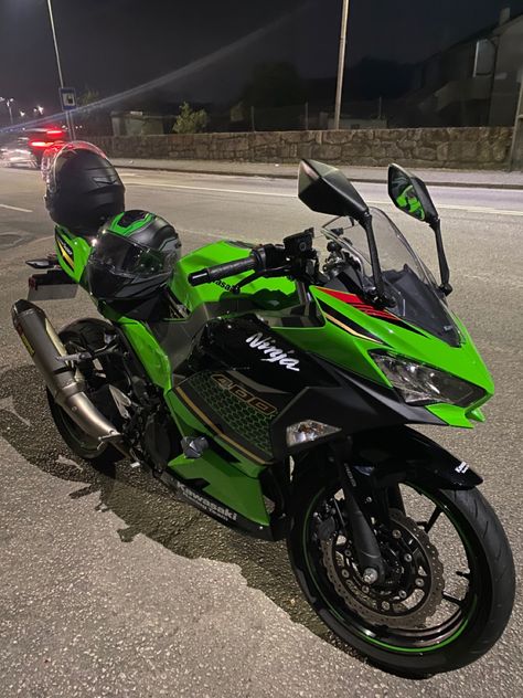 Kawasaki Racing Team Biker Vibes, Ninja 500, Kawasaki 250, Ninja Motorcycle, Kawasaki Ninja 400, Fake Boyfriend, Motorcycle Guy, Ninja 400, Gym Pictures