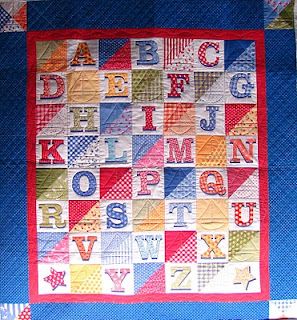 ABC Quilt - Might have to figure this out at some point. Alphabet Quilts, Abc Quilt, Easy Sewing Projects For Kids, Alphabet Quilt, Abc Patterns, I Spy Quilt, Kids Quilts, Cot Quilt, Alphabet Blocks