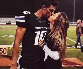 Football Relationship Goals, Football Relationship, Football Couples, I Want A Relationship, Couple Style, Goals Pictures, Boyfriend Goals, Cute Couples Photos, Relationship Goals Pictures