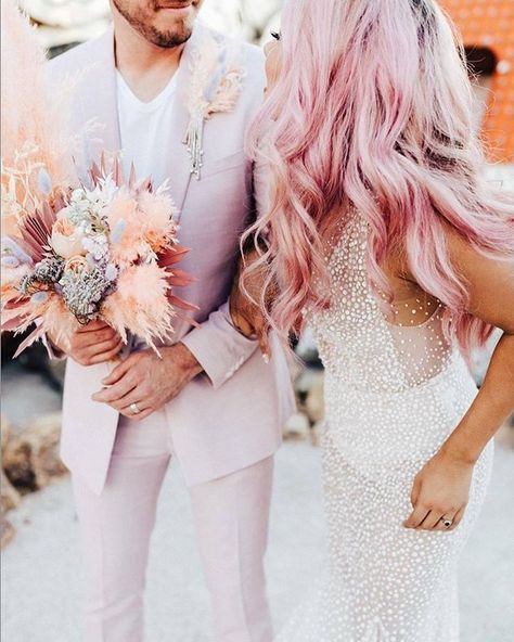 Wedding Chicks® (@weddingchicks) • Instagram photos and videos #weddinghairideas #weddingflowers #pinkwedding #weddingplanning Vegas Wedding Bouquet, Bridget Wedding, Pronovias Dresses, Little White Chapel, Wedding Vows Renewal, Mini Wedding, Vegas Baby, Wedding Chicks, Wedding Vibes