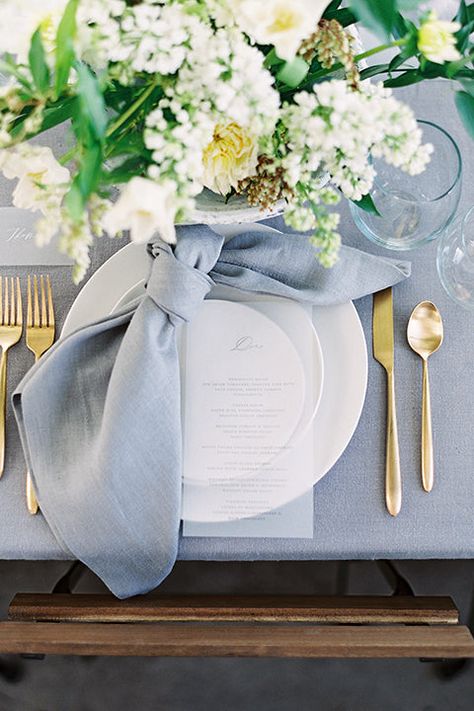 Silver Napkins, Wedding Neutral, Easter Place Settings, Chic Loft, Spring Entertaining, Spring Table Decor, Wedding Table Linens, Loft Wedding, Wedding Floral Centerpieces