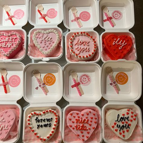 #bentocake #lunchboxcake #cake #trendy #valentinesday #minicakes Lunch Box Cakes Valentines, Lunchbox Cakes Valentines, Valentine’s Bento Cake, Cake Valentines Box Ideas, Valentines Day Lunchbox Cake, Lunch Box Cake Valentines Day, Valentines Lunchbox Cake, Valentines Baked Goods To Sell, Bento Valentines Cake