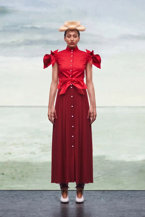 Edeline Lee Spring 2022 Ready-to-Wear Collection | Vogue 2020s Fashion, Photoshoot London, Professional Women, Vogue Fashion, London Fashion, London Fashion Week, New York Fashion, Runway Fashion, Fashion News