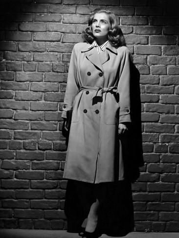 Film Noir Photography, Detective Outfit, Lizabeth Scott, Noir Detective, Female Detective, Detective Aesthetic, Noir Movie, Veronica Lake, Art Noir