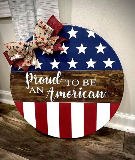 American Door Hanger, Fourth Of July Signs Front Porches, American Wreaths For Front Door, Wooden Round Door Signs, 4th Of July Round Wood Signs, Fourth Of July Wood Signs, American Flag Door Hanger, Patriotic Door Sign, Round Wood Craft Ideas