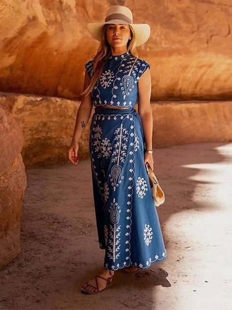 New Fashion Printed Holiday Style Two-piece Dress https://www.stylestudio.one/products/new-fashion-printed-holiday-style-two-piece-dress Style Studio #Bestseller 2 Pieces Outfits For Women, 2 Pieces Outfits, Pieces Outfits, Mode Prints, Beach Holiday Dresses, Summer Dress Patterns, Maxi Rok, Middle Age Fashion, Stylish Skirts