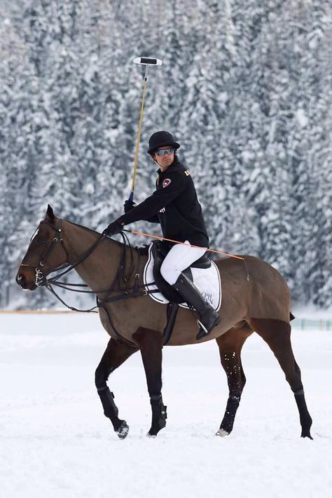 Nacho Figueras for Blackwatch Snow Polo 2014 outstanding !!! Polo Sport Aesthetic, Nacho Figueras, Sport Aesthetic, Cortina D'ampezzo, Ski Bunnies, Luxury Ski, Sports Aesthetic, Sport Club, Fall 24