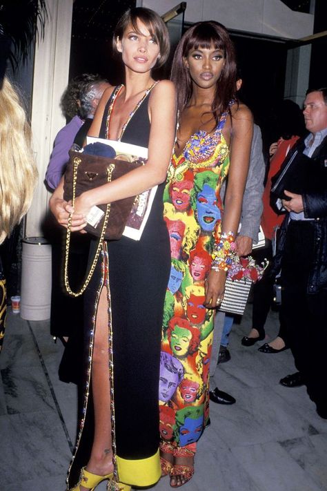 '90s Supermodels: Christy Turlington and Naomi Campbell Naomi Campbell 90s, Modest Jeans, White Layout, Street Style Jeans, 1990 Style, 90s Videos, Breakfast Protein, Moda Grunge, Fashion Guys