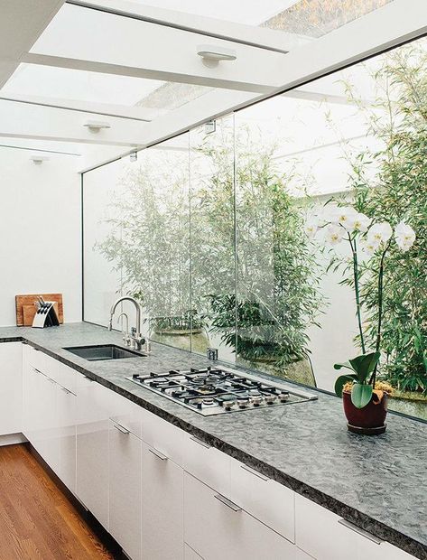 Hiasan Dalaman Dapur, Dapur Moden, Kitchen Window Design, Kabinet Dapur, Midcentury Home, Glass Kitchen, White Kitchen Cabinets, Kitchen Window, Ideas Kitchen