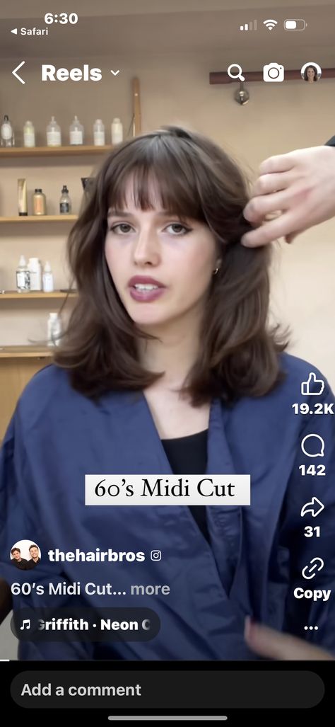 Rare Haircuts, 60s Bangs Hair, 90s Supermodel Hair Short, Red Hair Cuts Medium, 60s Mid Length Hair, 90s Haircut With Bangs, 60s Midi Haircut, 60s Midi Cut, 60s Haircut