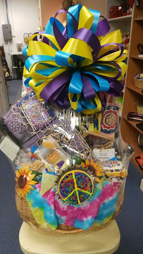 Theme Baskets, Themed Gift Baskets, Hippy Gifts, Basket Ideas, Gift Basket, Bingo, Gift Baskets, Presentation, Gift Ideas